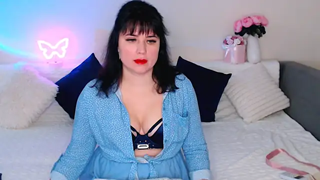 Snapshot of Bella_Hillss chatting on October 2, 2025, 6:15 pm Bella Hillss online show from October 2, 2025, 6:15 pm