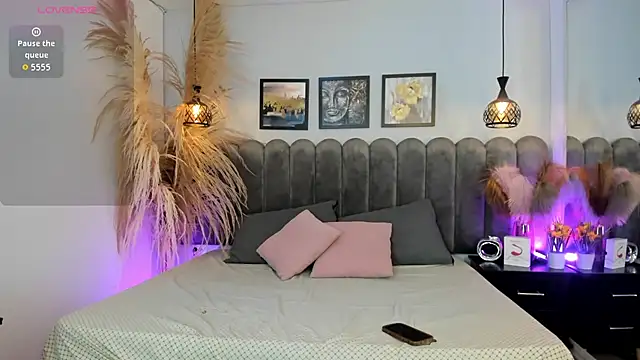 Viollet xoxo online show from October 13, 2025, 7:25 pm