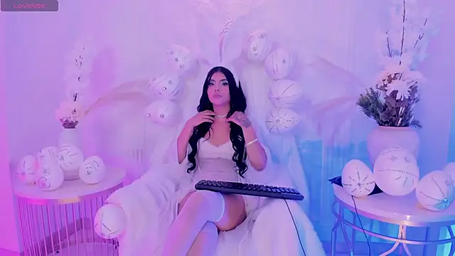 MiaLaurence online show from April 6, 2026, 9:16 pm