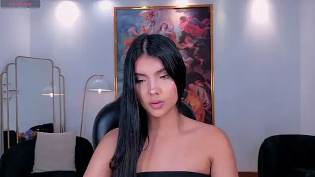 MiaLaurence online show from May 22, 2026, 6:35 pm