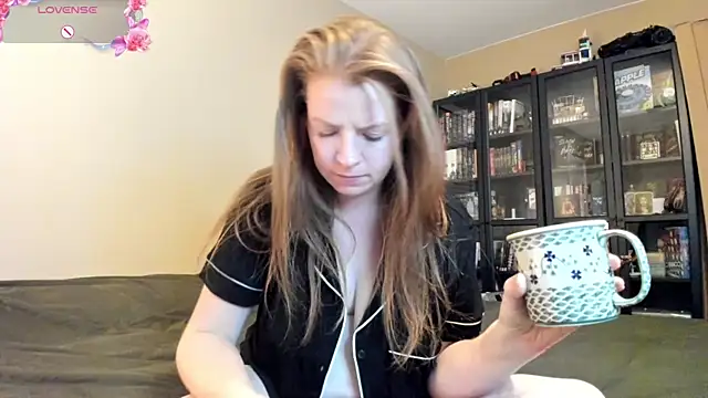 LndsyR90 online show from December 21, 2025, 4:08 am