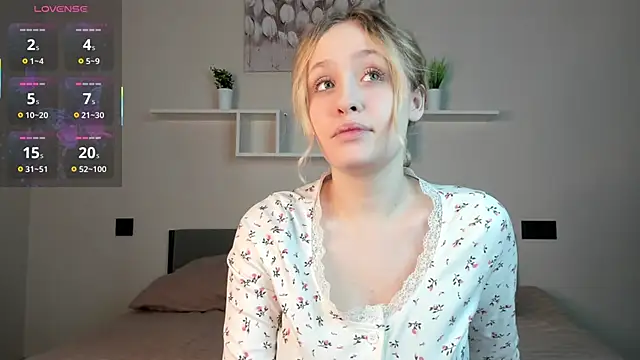 Julliakoill online show from October 30, 2025, 4:47 am