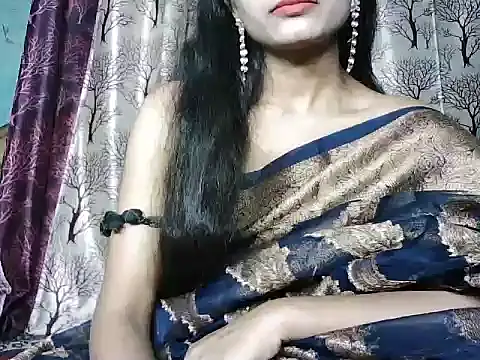 ROSE GOLDE online show from November 6, 2025, 7:42 am