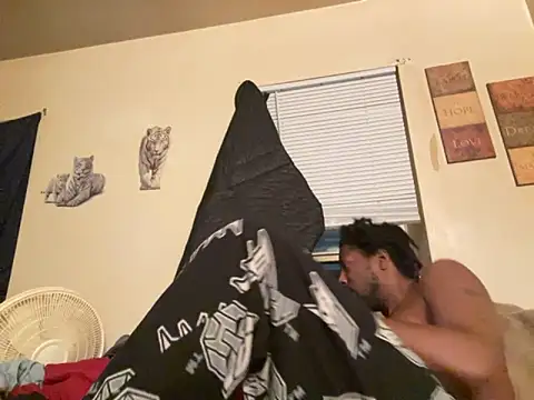 viceutk1 online show from October 14, 2025, 4:35 am