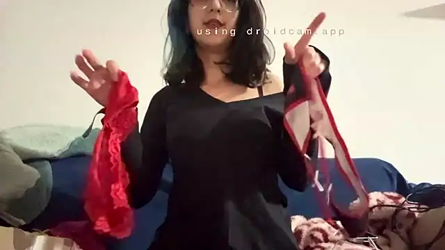 Snapshot of petitepeach6 chatting on February 21, 2026, 9:16 pm petitepeach6 online show from February 21, 2026, 9:16 pm