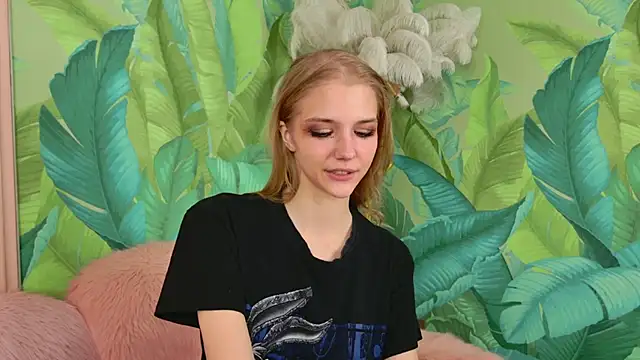 4example Chloe online show from March 29, 2026, 5:40 am