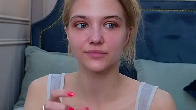 4example Chloe online show from May 10, 2026, 5:45 am