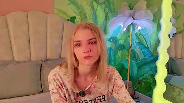 Snapshot of 4example_Chloe chatting on June 16, 2026, 5:43 am 4example Chloe online show from June 16, 2026, 5:43 am