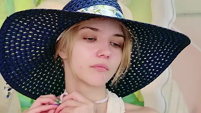 Snapshot of 4example_Chloe chatting on July 4, 2026, 5:46 am 4example Chloe online show from July 4, 2026, 5:46 am