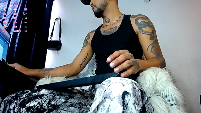 LickMyInk online show from October 20, 2025, 1:44 pm