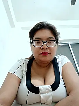 Elie couple143 online show from December 17, 2025, 6:47 pm