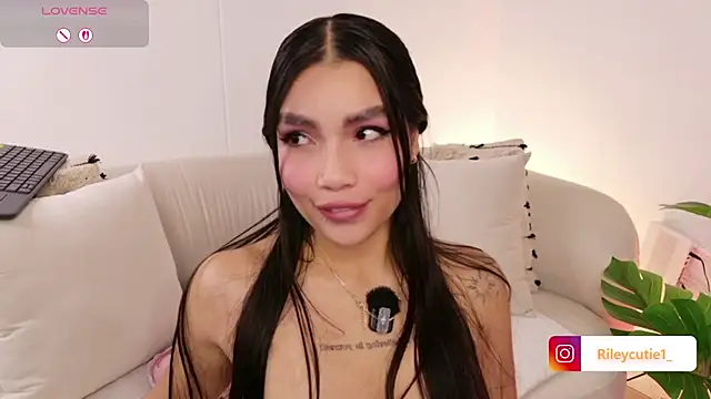 Snapshot of Cutie_Riley chatting on February 11, 2026, 11:59 am Cutie Riley online show from February 11, 2026, 11:59 am