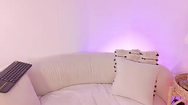 Snapshot of Cutie_Riley chatting on February 26, 2026, 11:31 am Cutie Riley online show from February 26, 2026, 11:31 am