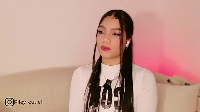 Snapshot of Cutie_Riley chatting on March 14, 2026, 11:59 am Cutie Riley online show from March 14, 2026, 11:59 am