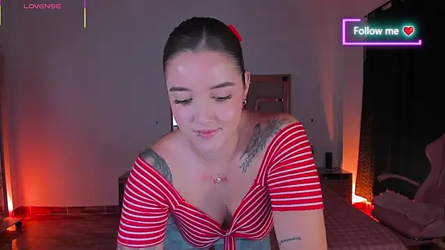 Snapshot of lunaarose chatting on April 24, 2026, 3:31 am lunaarose online show from April 24, 2026, 3:31 am