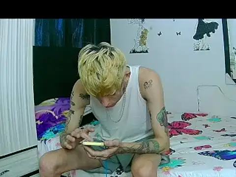 Snapshot of KinkyLatinCock chatting on October 8, 2025, 10:18 pm KinkyLatinCock online show from October 8, 2025, 10:18 pm