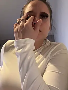 LollyLove  online show from April 9, 2026, 8:03 pm