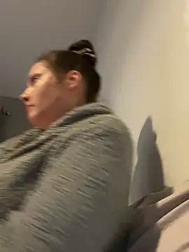 LollyLove  online show from April 17, 2026, 8:01 pm