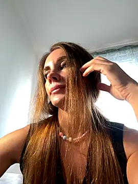 LucieMack online show from September 9, 2025, 8:36 am