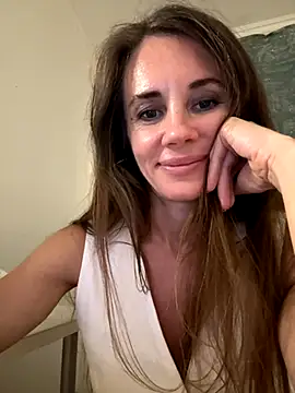 LucieMack online show from September 10, 2025, 9:15 pm