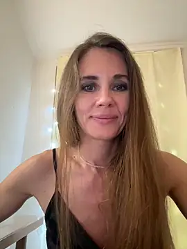 LucieMack online show from September 26, 2025, 8:35 pm