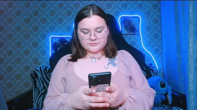 InLoveWithLife26 online show from September 29, 2025, 7:40 pm