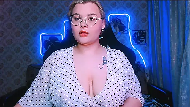 InLoveWithLife26 online show from April 6, 2026, 5:47 pm