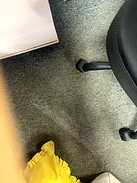 HiddenHoneyLDN online show from November 12, 2025, 9:10 am