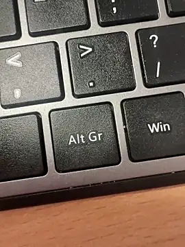 HiddenHoneyLDN online show from December 4, 2025, 11:52 am