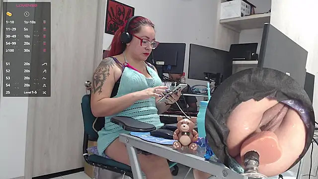 leidydi223 online show from November 25, 2025, 2:17 pm