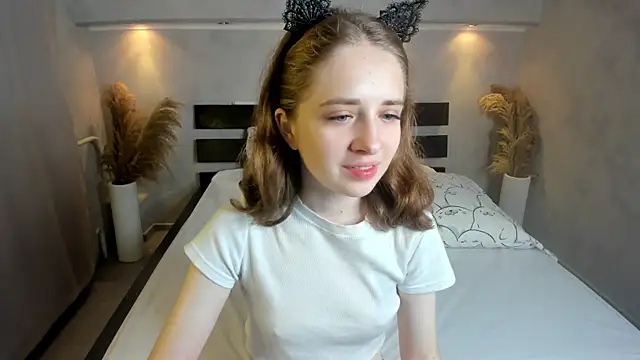 Camilla Kelly online show from October 10, 2025, 1:15 am