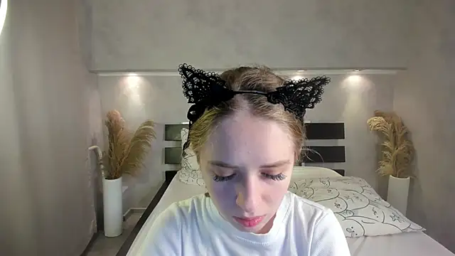 Camilla Kelly online show from October 11, 2025, 1:05 am