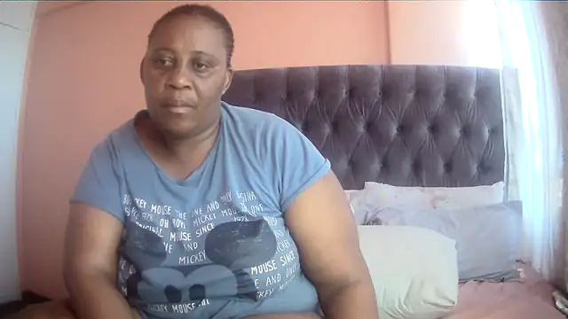 HUGEASSXXXXX online show from February 4, 2026, 6:19 am