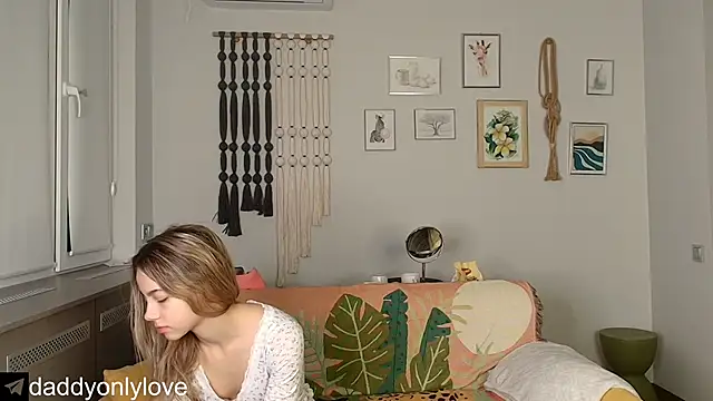 daddyonlyloveme online show from October 28, 2025, 9:06 pm