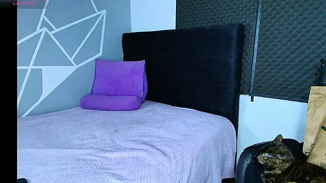 karlamoon23 online show from March 11, 2026, 8:37 pm