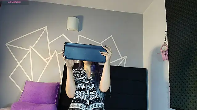 karlamoon23 online show from March 27, 2026, 7:35 pm