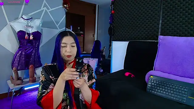 karlamoon23 online show from June 19, 2026, 3:49 pm
