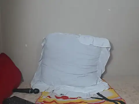  SweetLips  online show from November 13, 2025, 4:28 pm