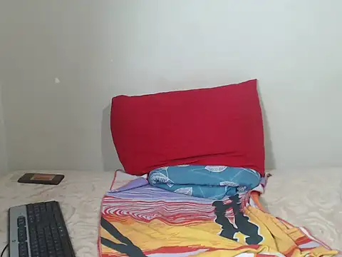  SweetLips  online show from April 3, 2026, 9:24 pm