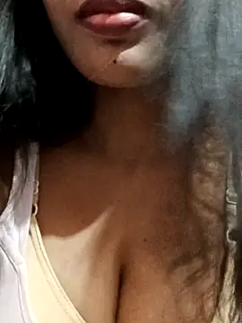 Snapshot of kaviyaponnu0987 chatting on September 27, 2025, 7:41 pm kaviyaponnu0987 online show from September 27, 2025, 7:41 pm