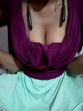 Snapshot of kaviyaponnu0987 chatting on March 22, 2026, 10:29 am kaviyaponnu0987 online show from March 22, 2026, 10:29 am