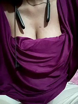 Snapshot of kaviyaponnu0987 chatting on March 26, 2026, 7:52 pm kaviyaponnu0987 online show from March 26, 2026, 7:52 pm