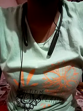 Snapshot of kaviyaponnu0987 chatting on March 28, 2026, 7:57 pm kaviyaponnu0987 online show from March 28, 2026, 7:57 pm