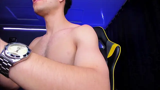 Snapshot of alexgiraldo__ chatting on November 12, 2025, 2:45 am alexgiraldo online show from November 12, 2025, 2:45 am