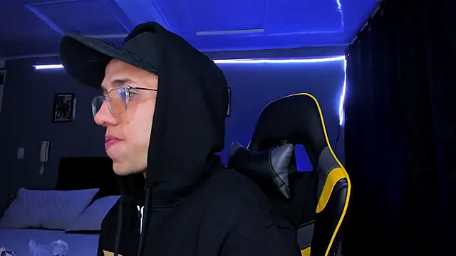 Snapshot of alexgiraldo__ chatting on December 1, 2025, 6:18 am alexgiraldo online show from December 1, 2025, 6:18 am