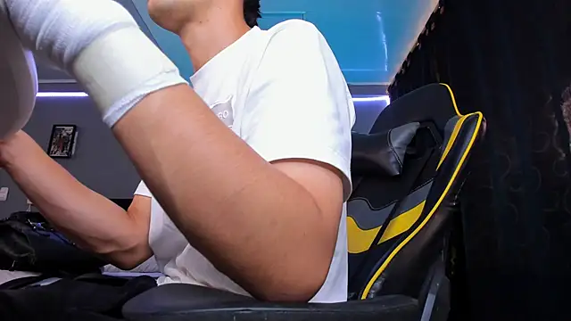 Snapshot of alexgiraldo__ chatting on December 5, 2025, 8:16 pm alexgiraldo online show from December 5, 2025, 8:16 pm