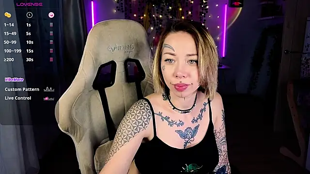 bunnykellyyy online show from October 10, 2025, 6:23 am