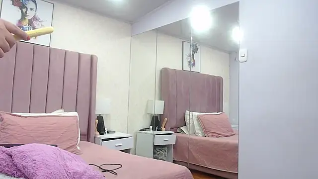 Snapshot of AriannaAdames chatting on April 6, 2026, 12:50 pm AriannaAdames online show from April 6, 2026, 12:50 pm