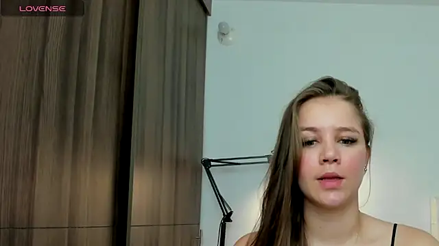 Mia Spencer1  online show from November 11, 2025, 1:55 pm