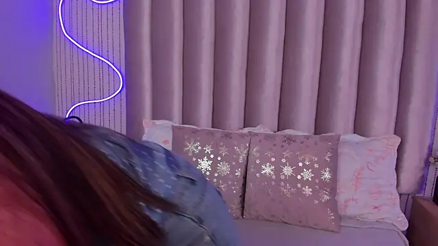 SamanthaPeachss online show from October 8, 2025, 2:14 pm